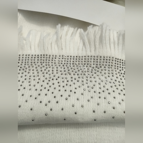 Calvin Klein Ladies White Hat/Scarf Gift Set, Fringe, Sequins, Metal CK Rings - Picture 5 of 13